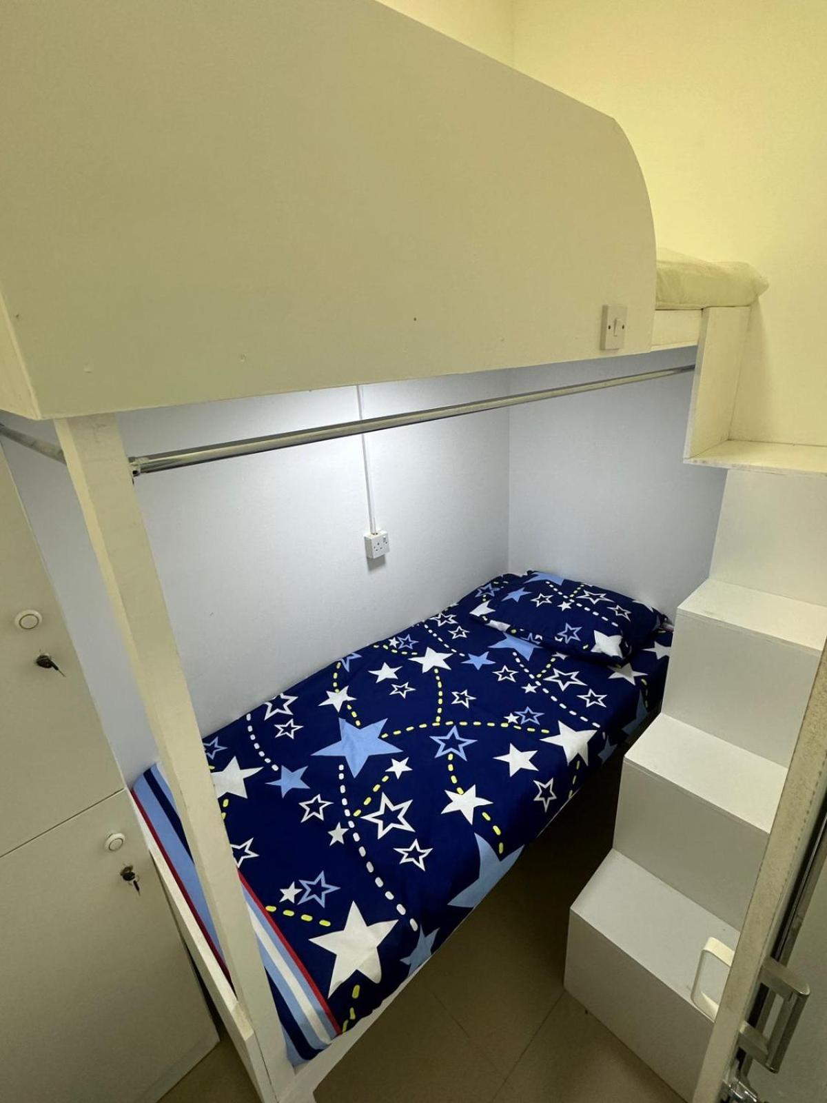 Homestay Unisex Loft In Center Of Bur Near Burjuman Metro Exit-4 *